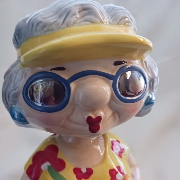 Vintage Excellent Condition Bobble Babes Vacationer Dream Vacation Bank - Picture 2 of 7